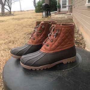 Women’s speedy boots, worn only 1 time.